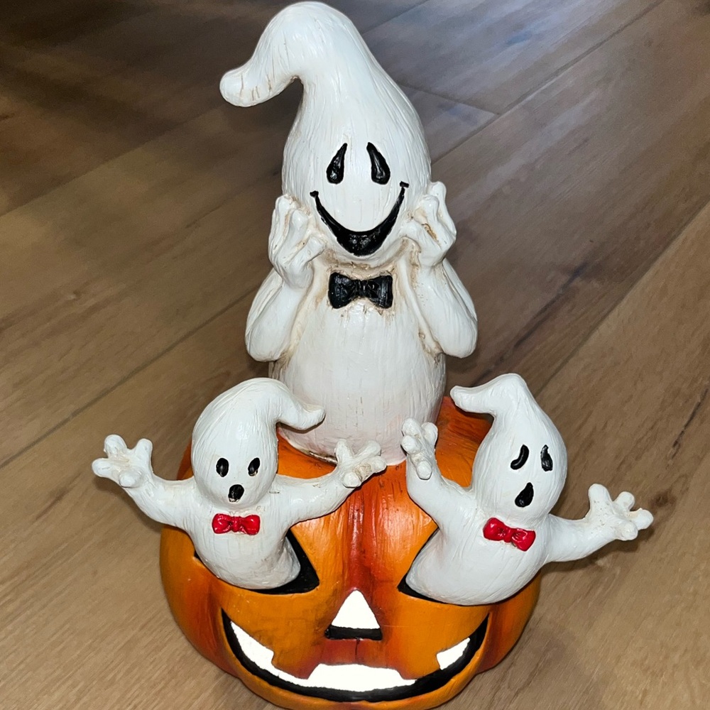 NWT Halloween Pumpkin and ghost decor